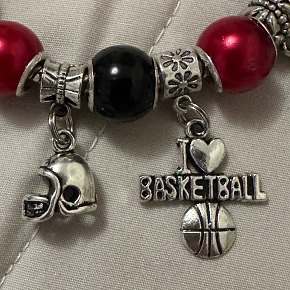 Handmade – NWOT – Sterling silver plated charm bracelet. Red/black beads sporty. - Picture 7 of 16